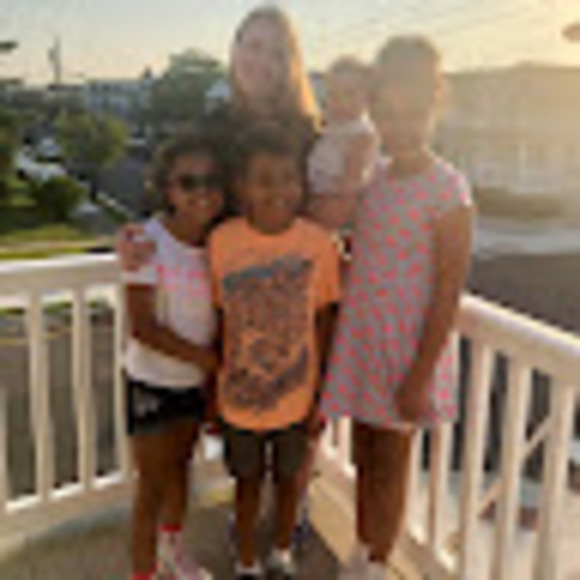 Meet your Posher, Stephanie - Picture 1 of 1